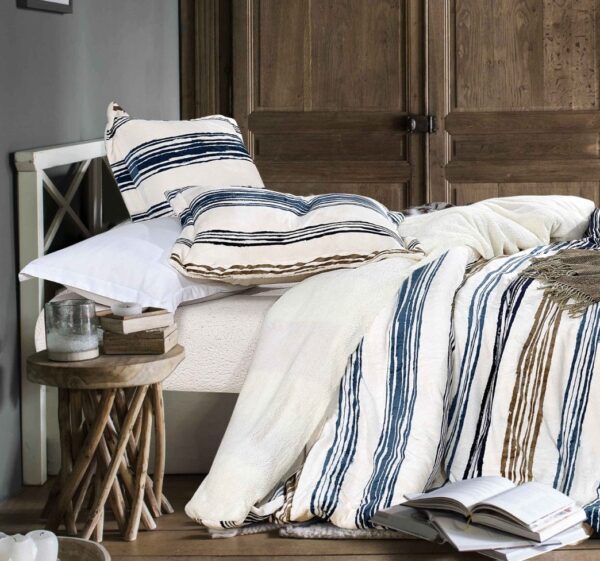 Premium Comforter Set – Navy & Stripes